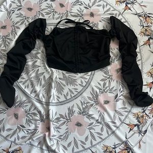 Ruffle sleeves, and there is a tie at the top and cinched down the middle